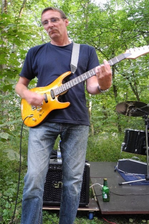 Claus Schwärzel
       Gitarre