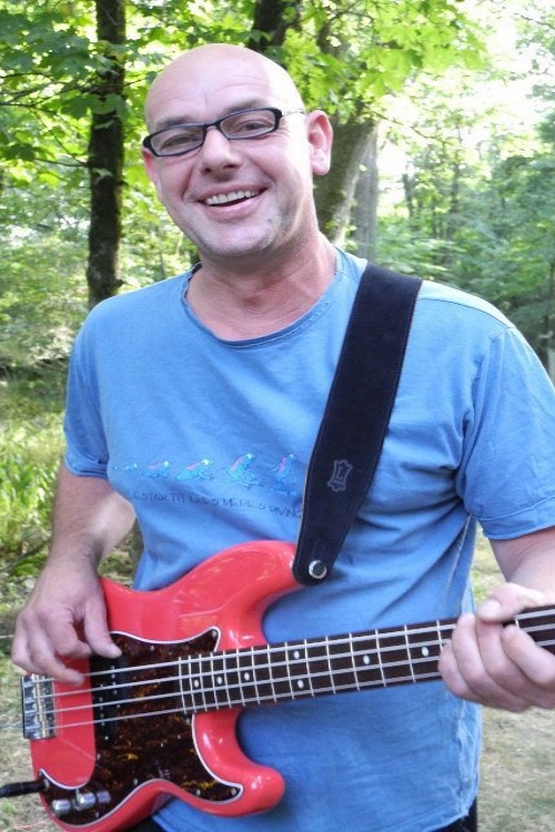 Walter Hardt
      Bass